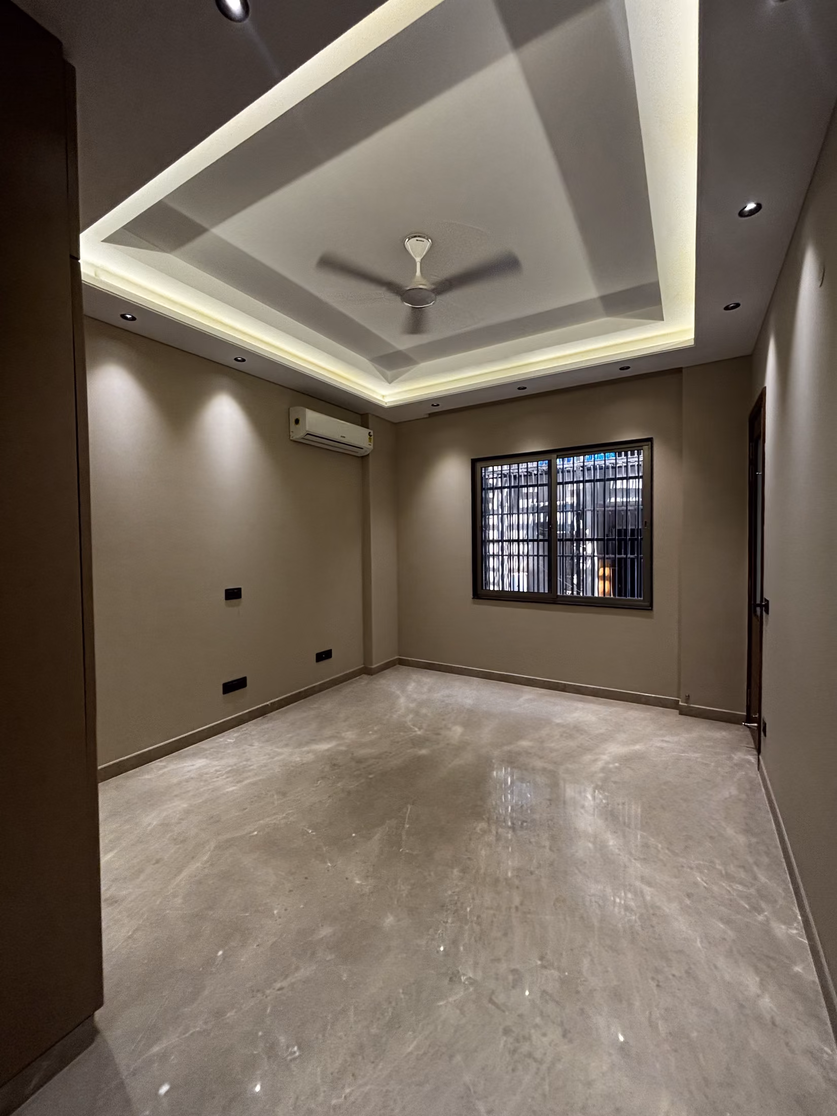 4 BHK Property — photograph 3